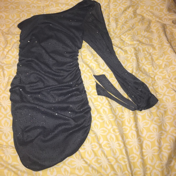 One-Sleeve Bodycon Dress - Picture 5 of 5